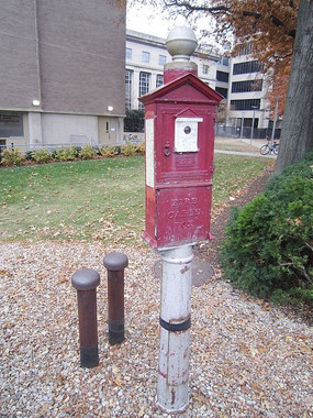 藍色信報箱 社區角落的溫暖守護者